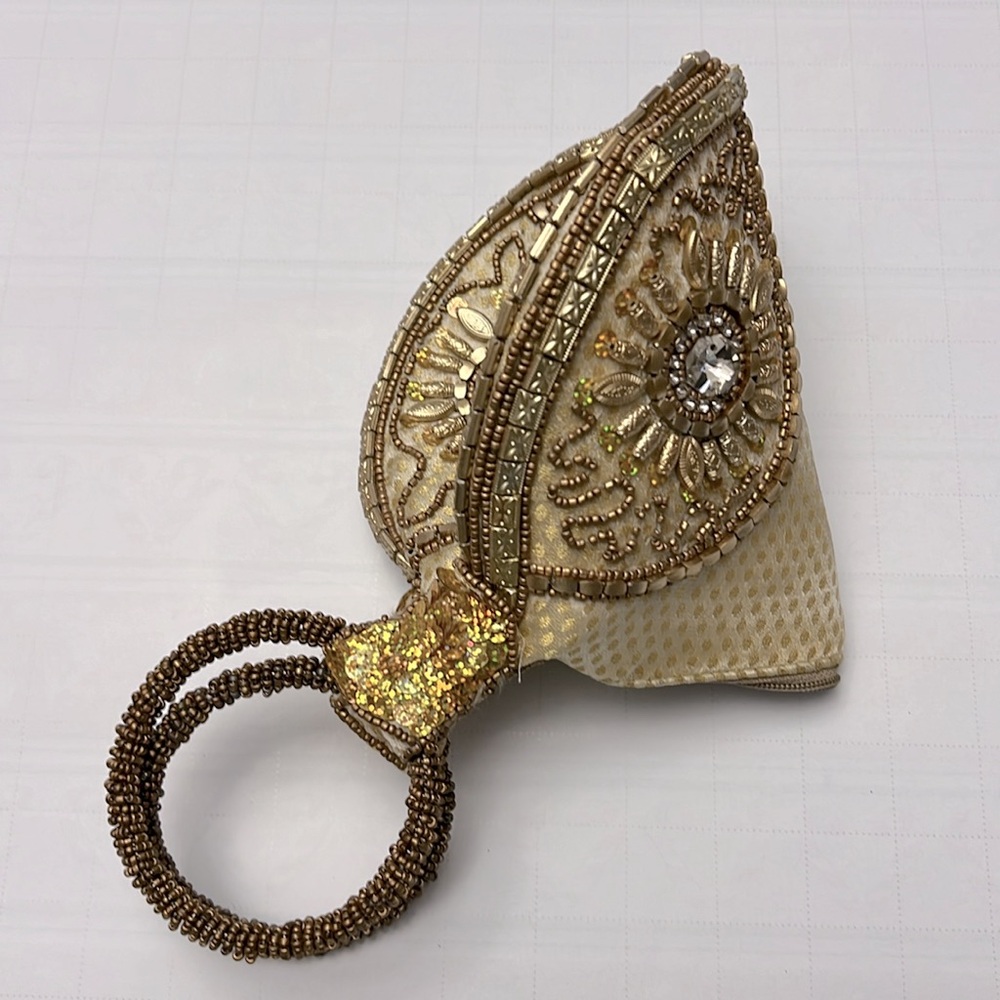 🥠 Vintage Unique Gold Beaded
Embellished Fortune Cookie
Mini Handbag